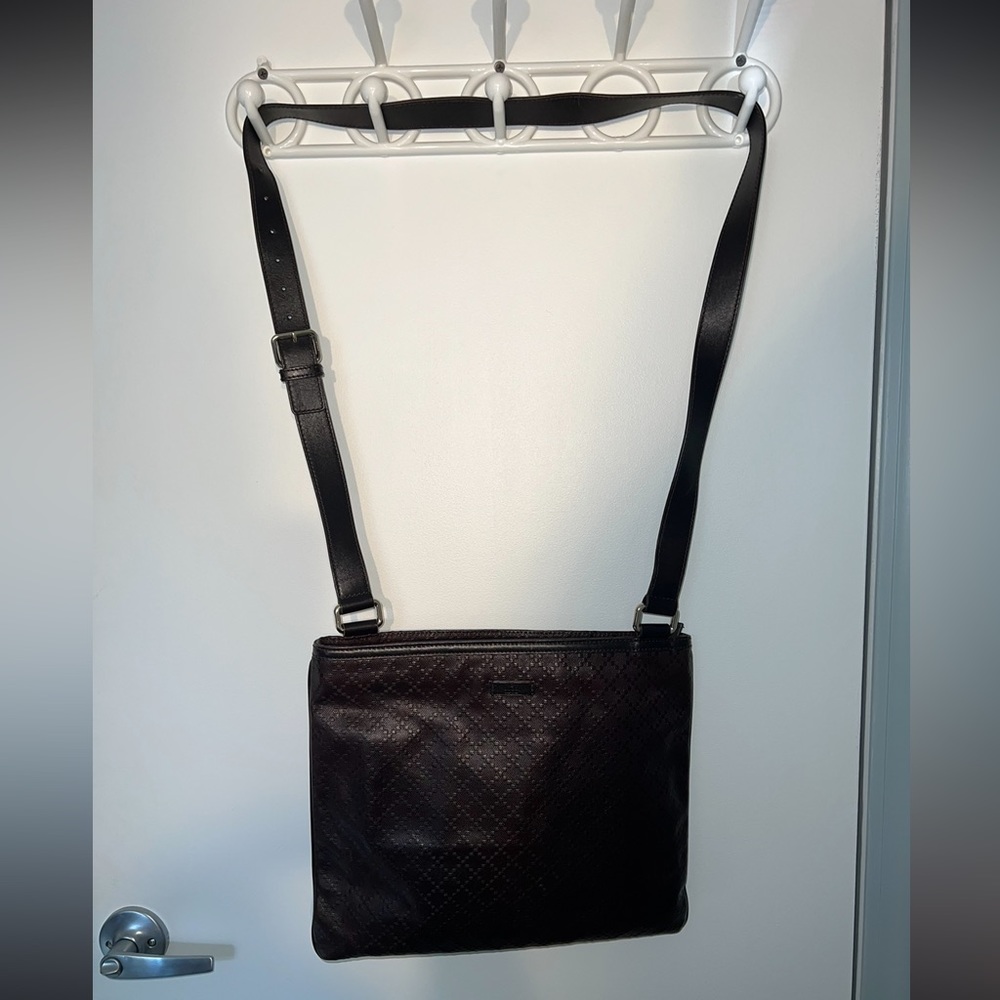 💎 SOLD - GUCCI Diamonte Embossed Leather Slim Zip Closure Crossbody Authentic! - Picture 16 of 16